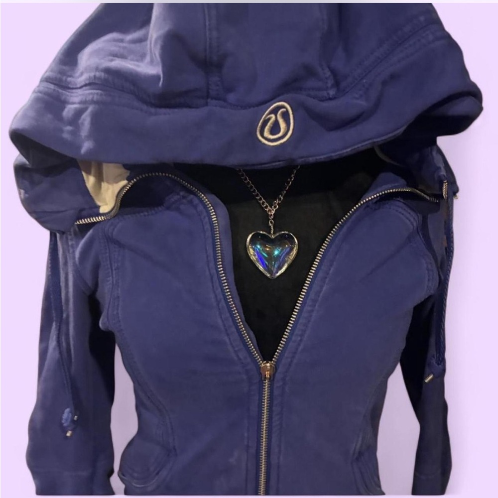 Vintage Lululemon 2000s Purple/Blue Scuba Hoodie!
Gorgeous condition!! - Picture 3 of 4
